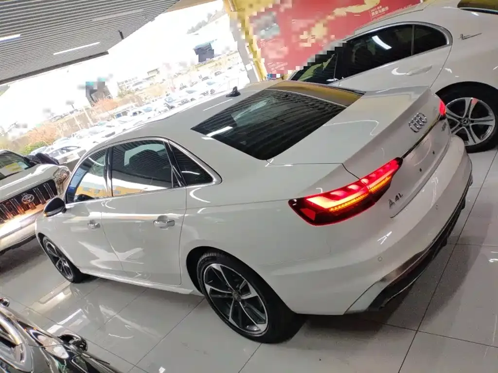 Audi A4L 2021 из CN, фото 5