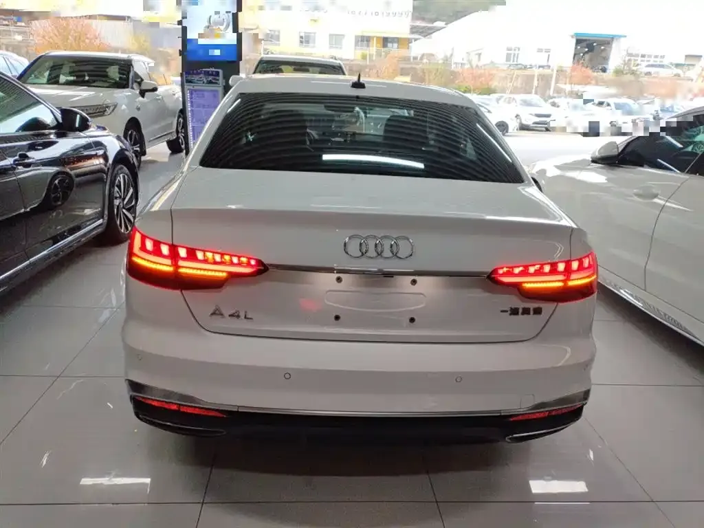 Audi A4L 2021 из CN, фото 6