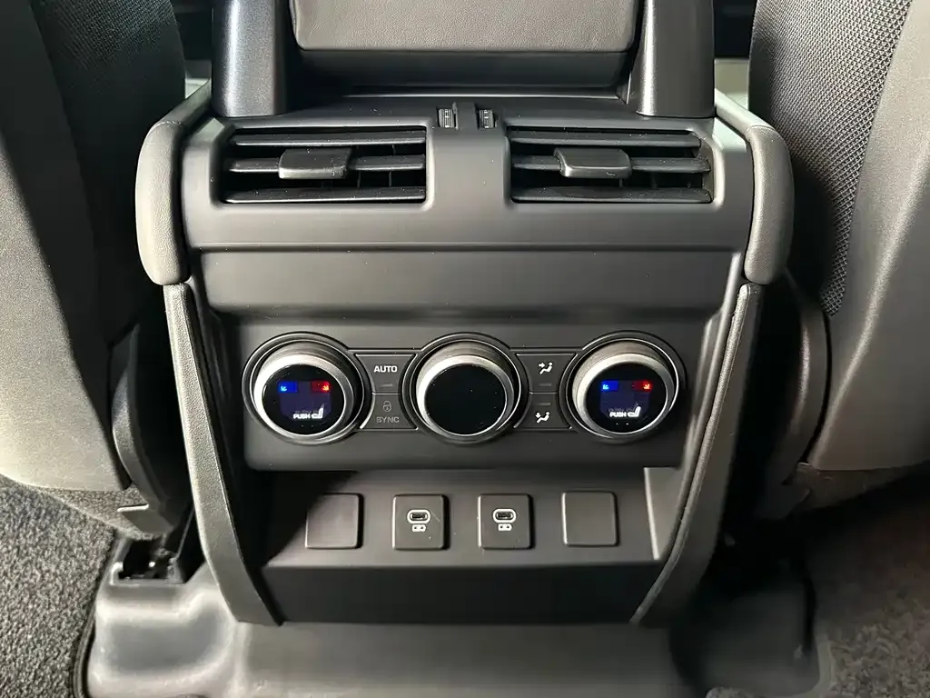 Land Rover Defender — фото 10