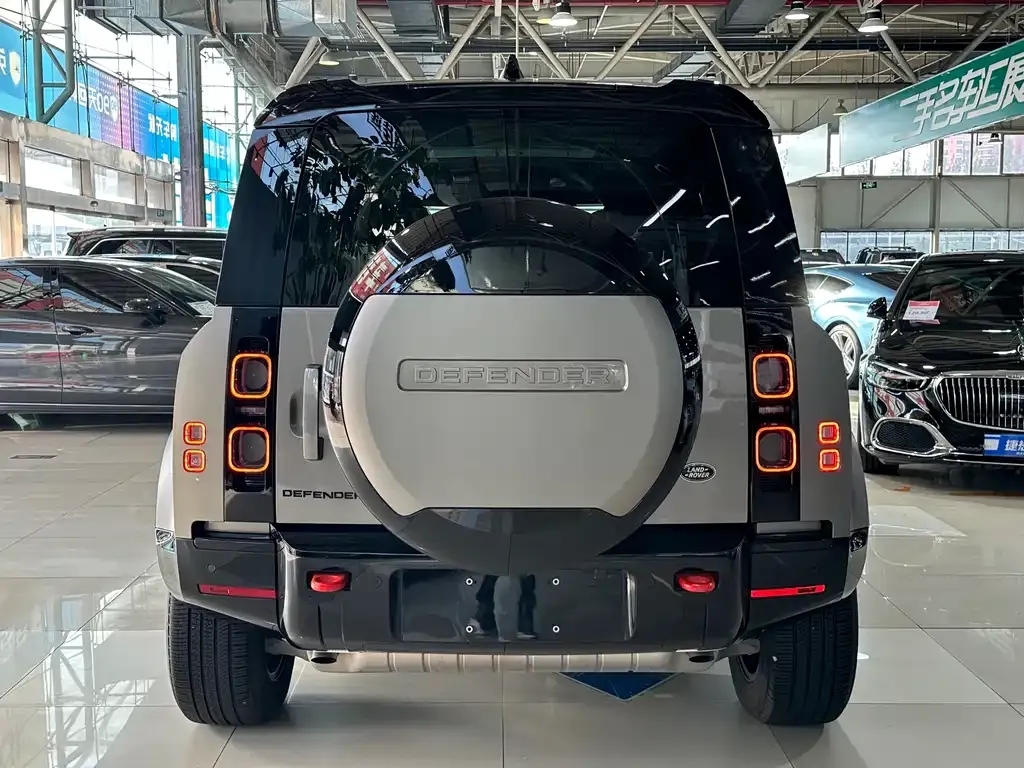 Land Rover Defender — фото 5