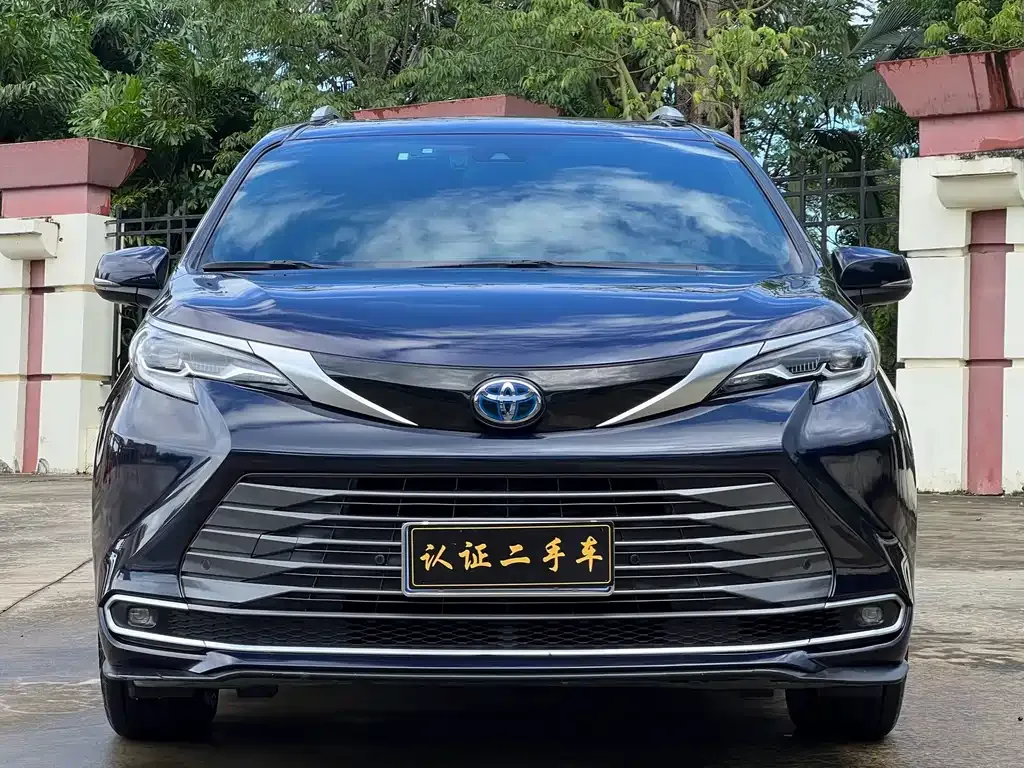 Toyota Sienna 2022 из CN, фото 2
