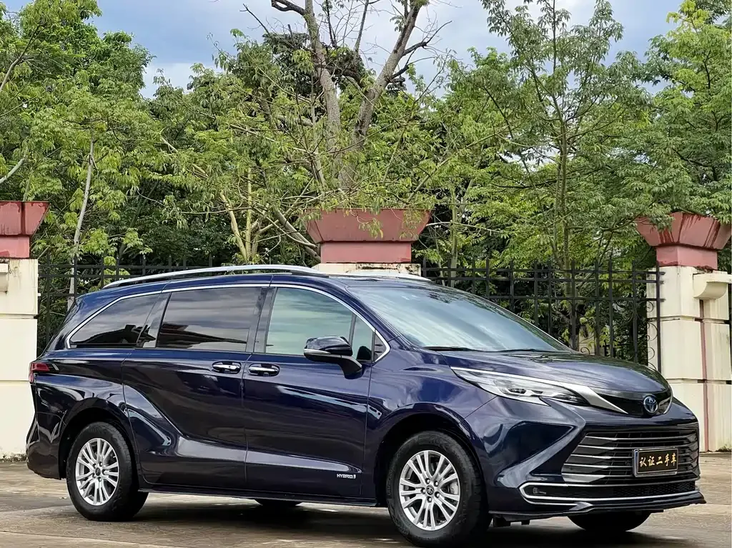 Toyota Sienna 2022 из CN, фото 3