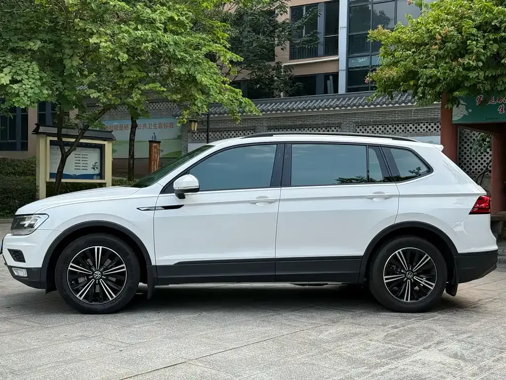 Volkswagen Tiguan L 2021 из CN, фото 10