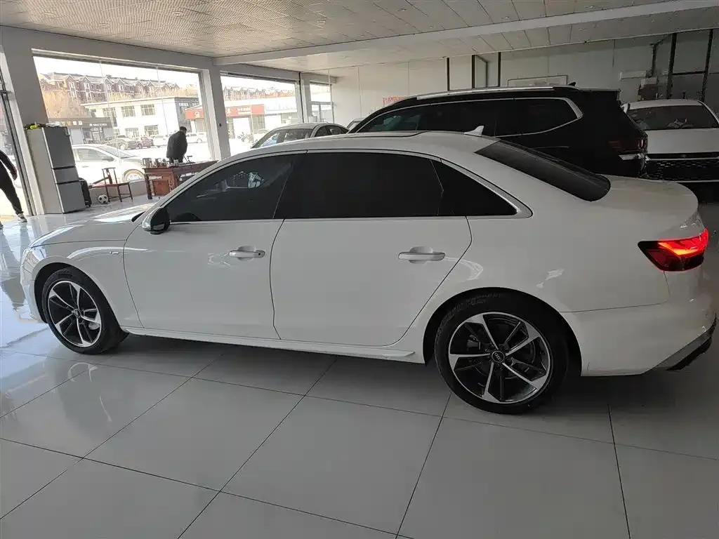 Audi A4L 2023 из CN, фото 5