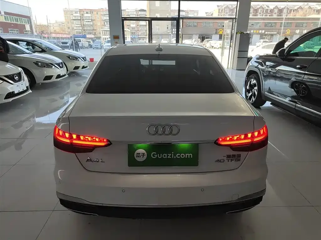 Audi A4L 2023 из CN, фото 6