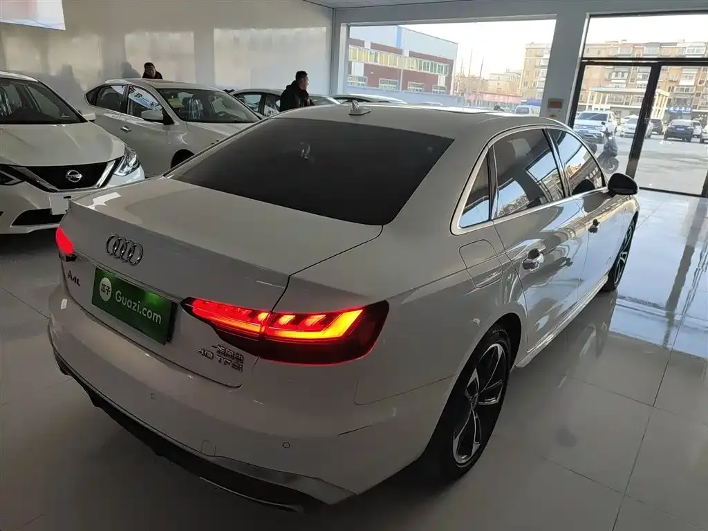 Audi A4L 2023 из CN, фото 7