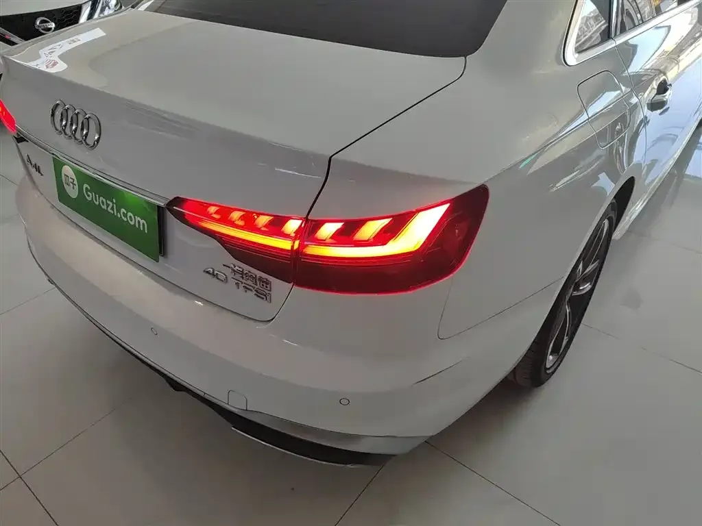 Audi A4L 2023 из CN, фото 8