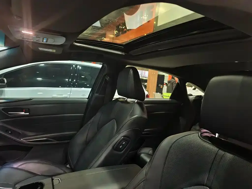 Toyota Avalon 2022 из CN, фото 8