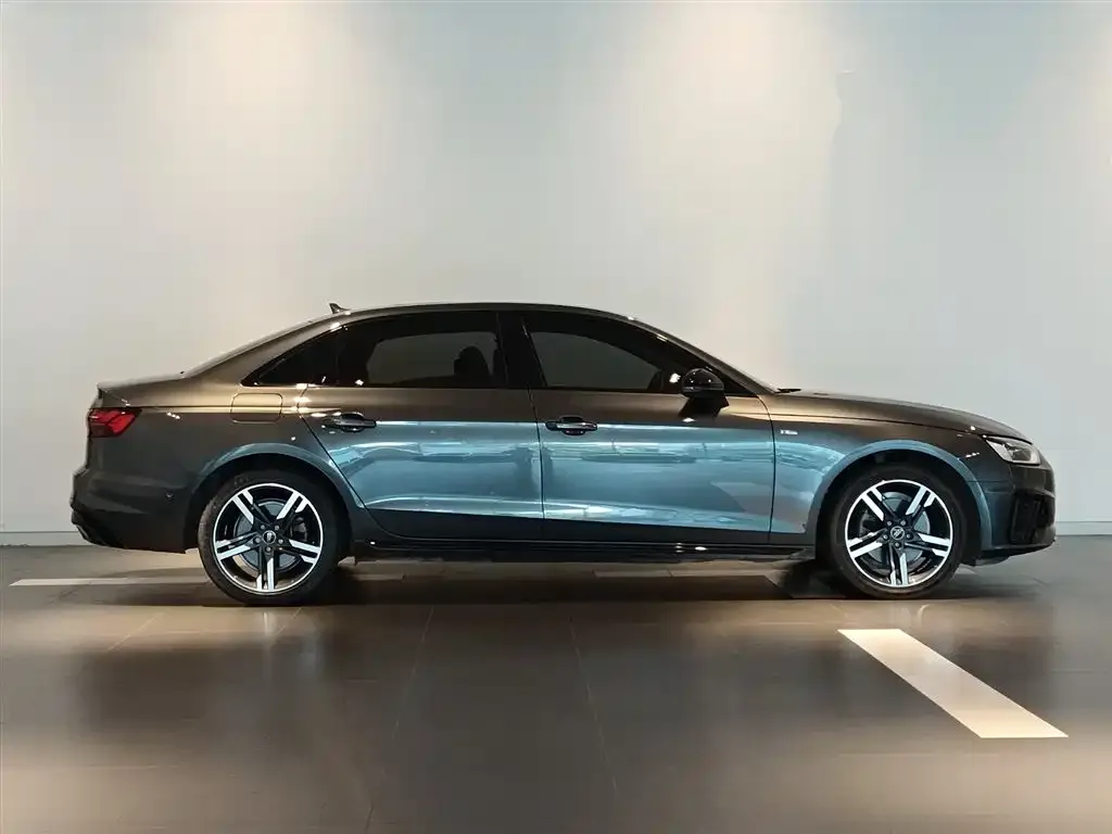 Audi A4L 2022 из CN, фото 3