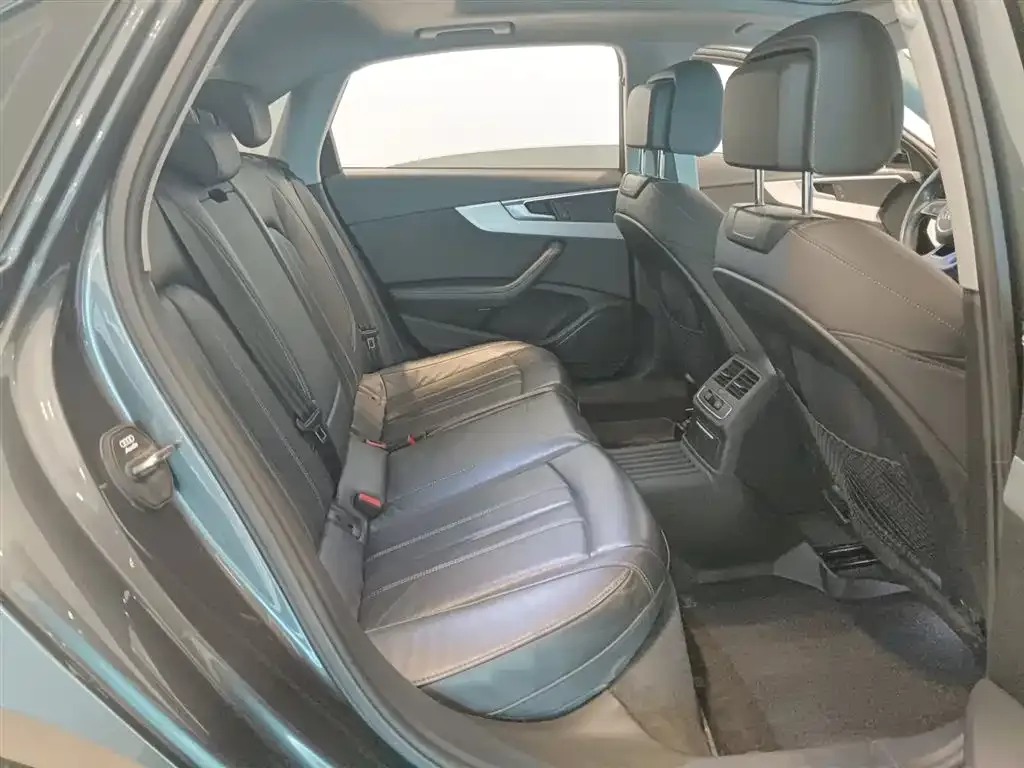 Audi A4L 2022 из CN, фото 7