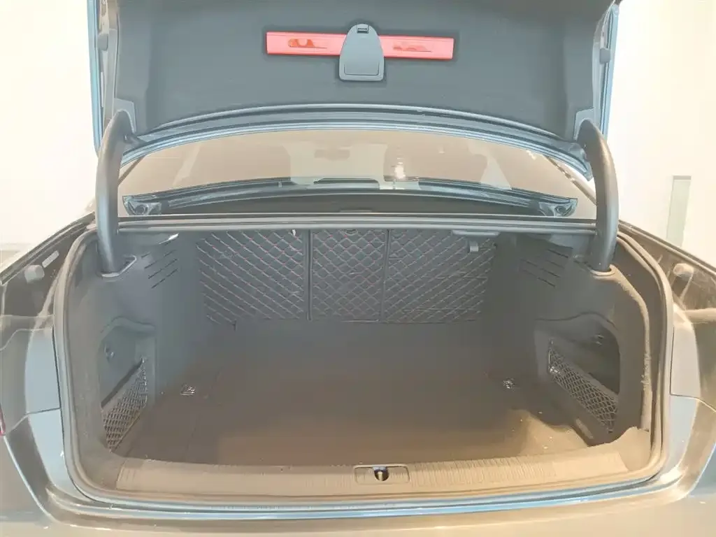 Audi A4L 2022 из CN, фото 9