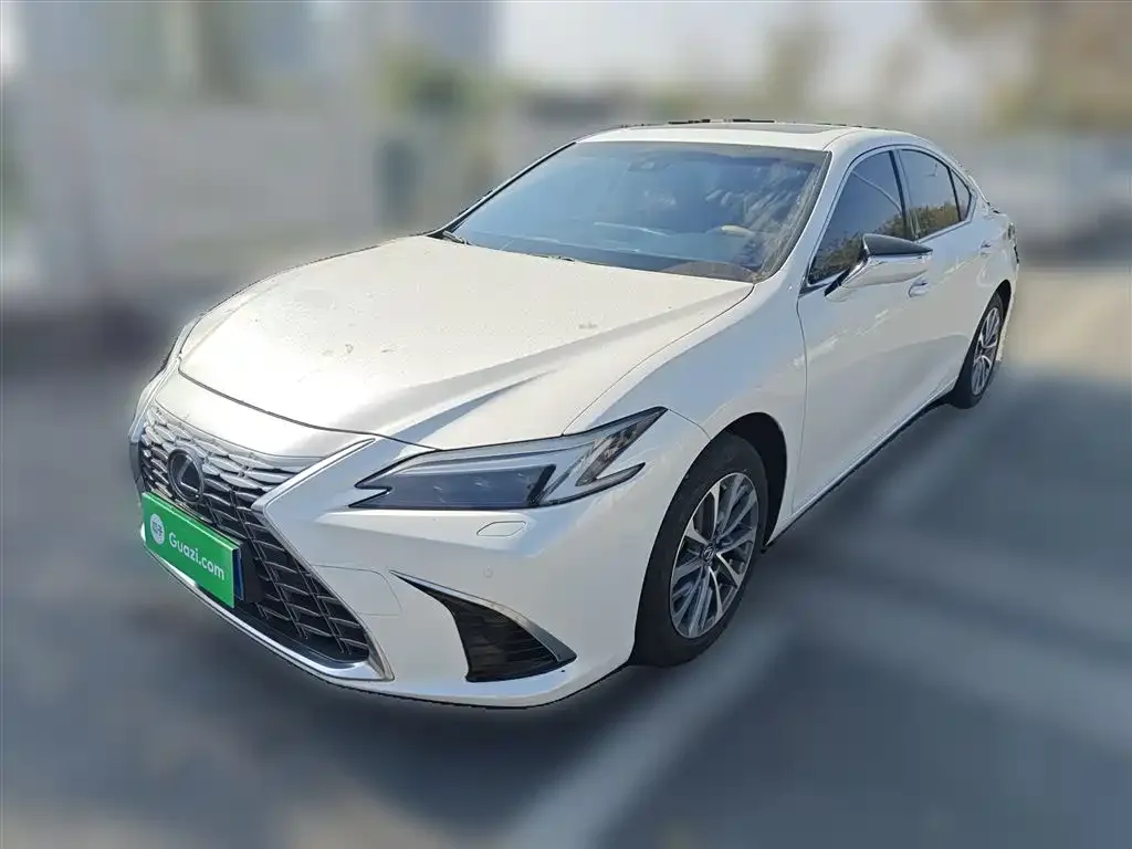 Lexus ES — фото 1