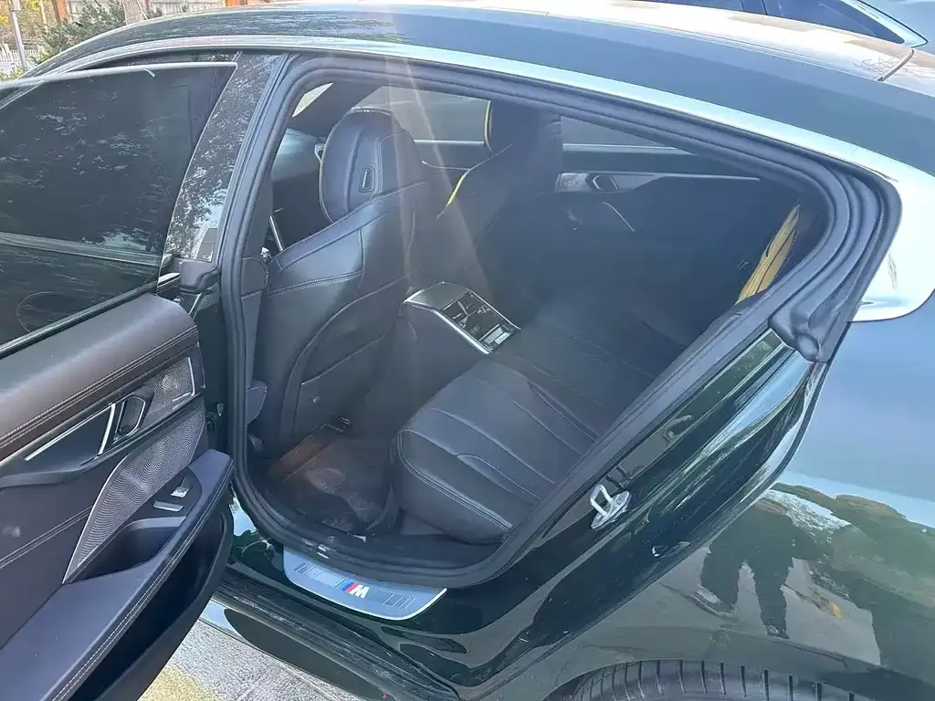 BMW 8 Series 2024 из CN, фото 9