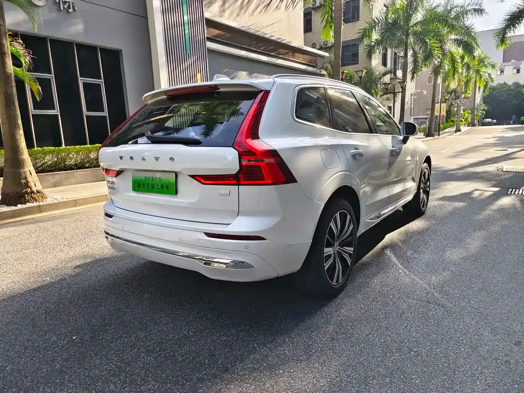 Volvo XC60 PHEV — фото 10