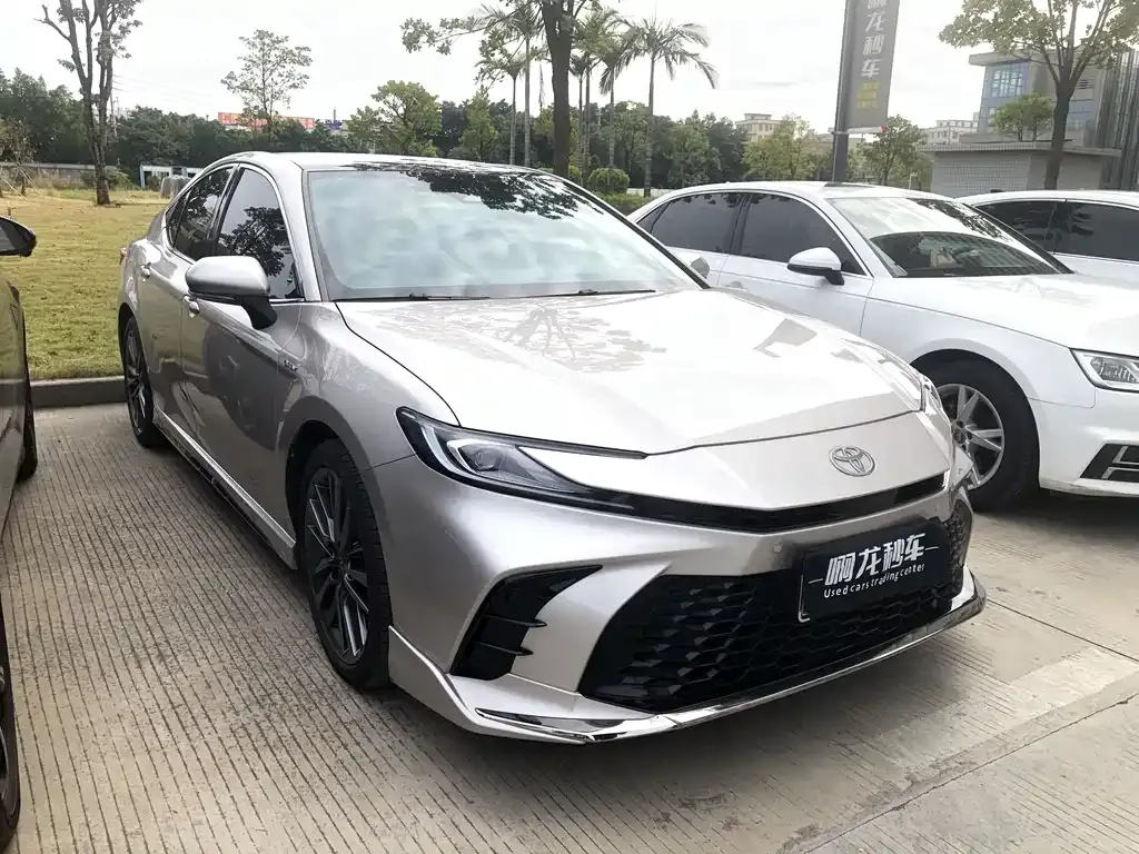Toyota Camry — фото 3