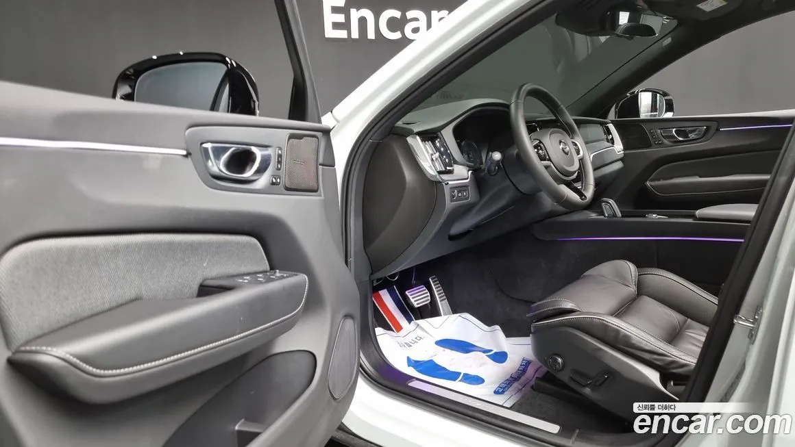 Volvo XC60 — фото 10
