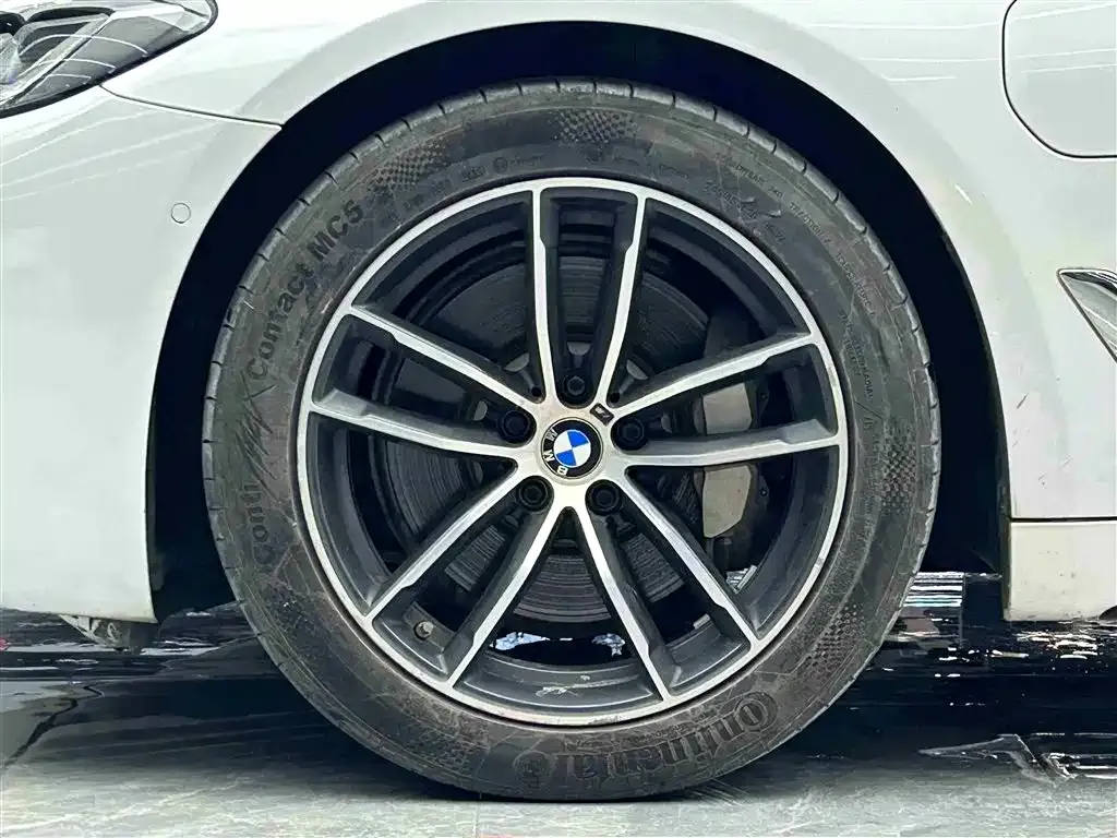 BMW 5 Series New Energy — фото 4