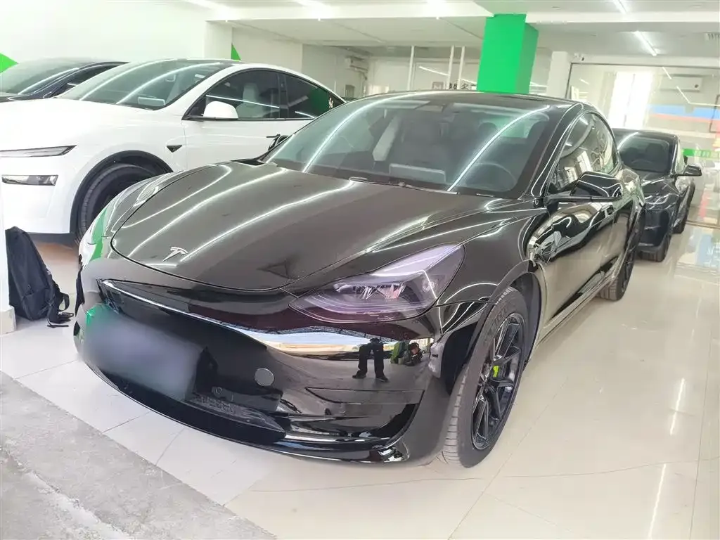 Tesla Model 3 — фото 1