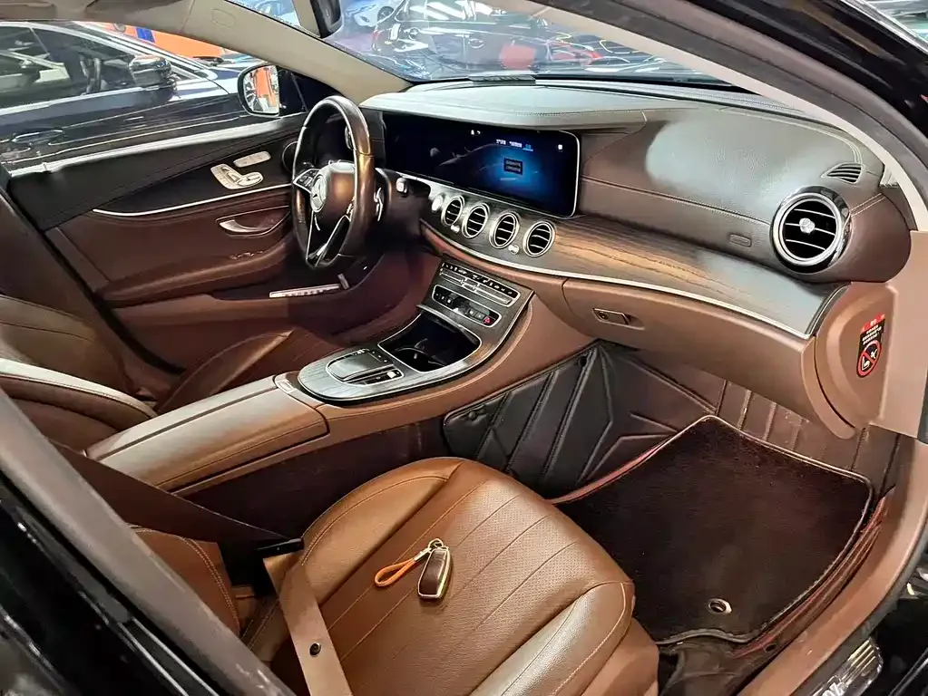 Mercedes-Benz E-Class — фото 10