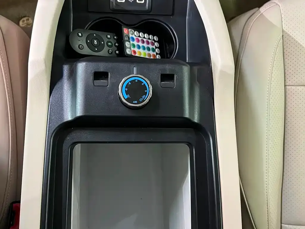 Mercedes-Benz Vito 2025 из CN, фото 10
