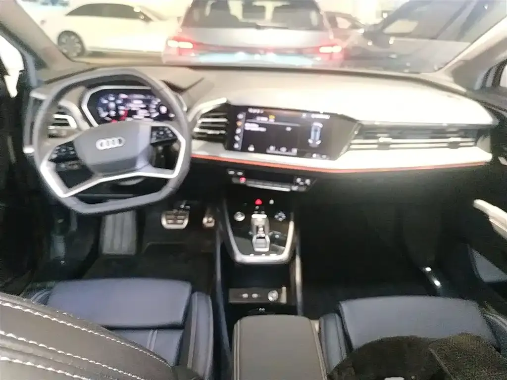 Audi Q4 e-tron — фото 10