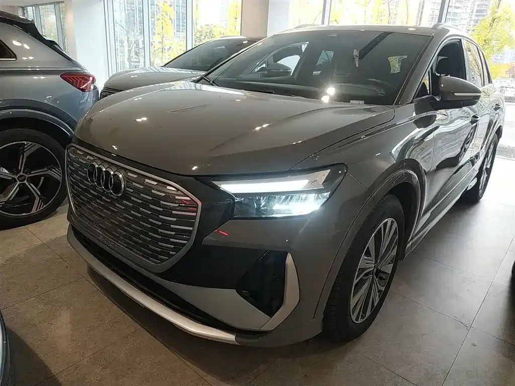 Audi Q4 e-tron — фото 2