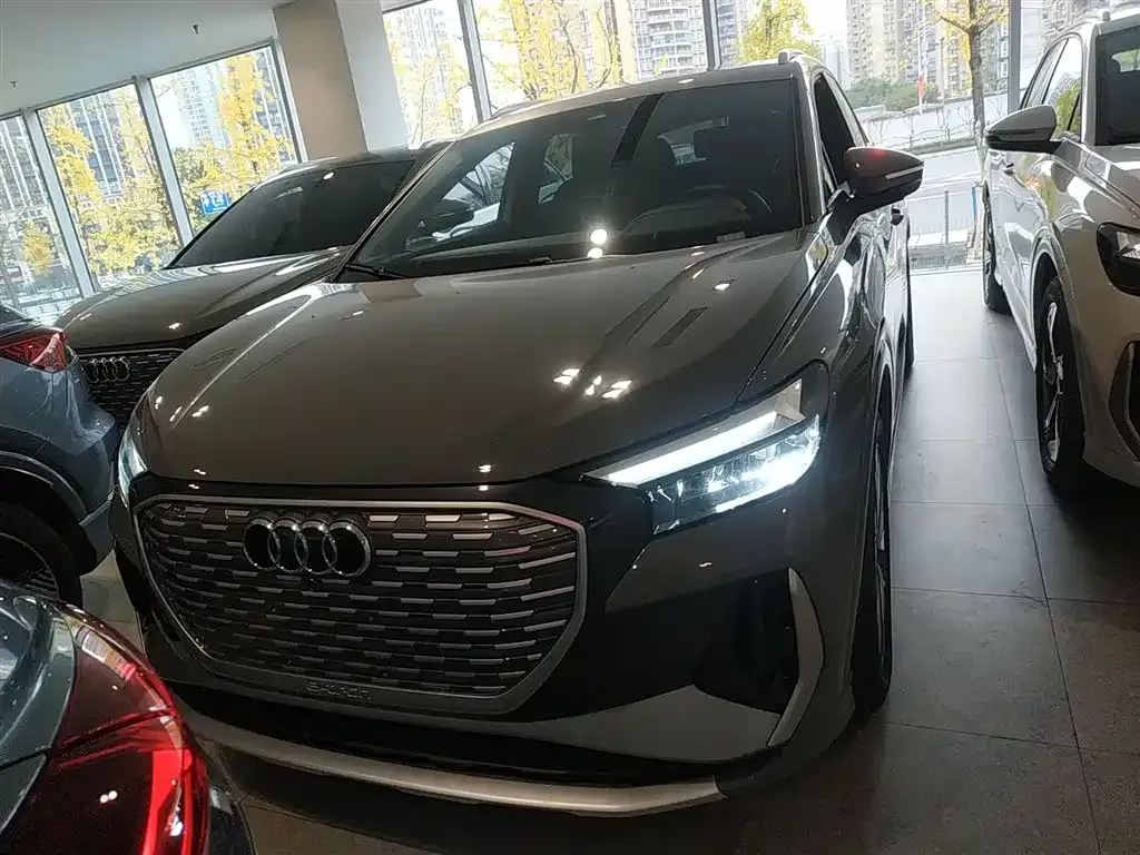 Audi Q4 e-tron — фото 3