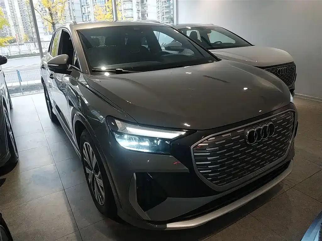 Audi Q4 e-tron — фото 4