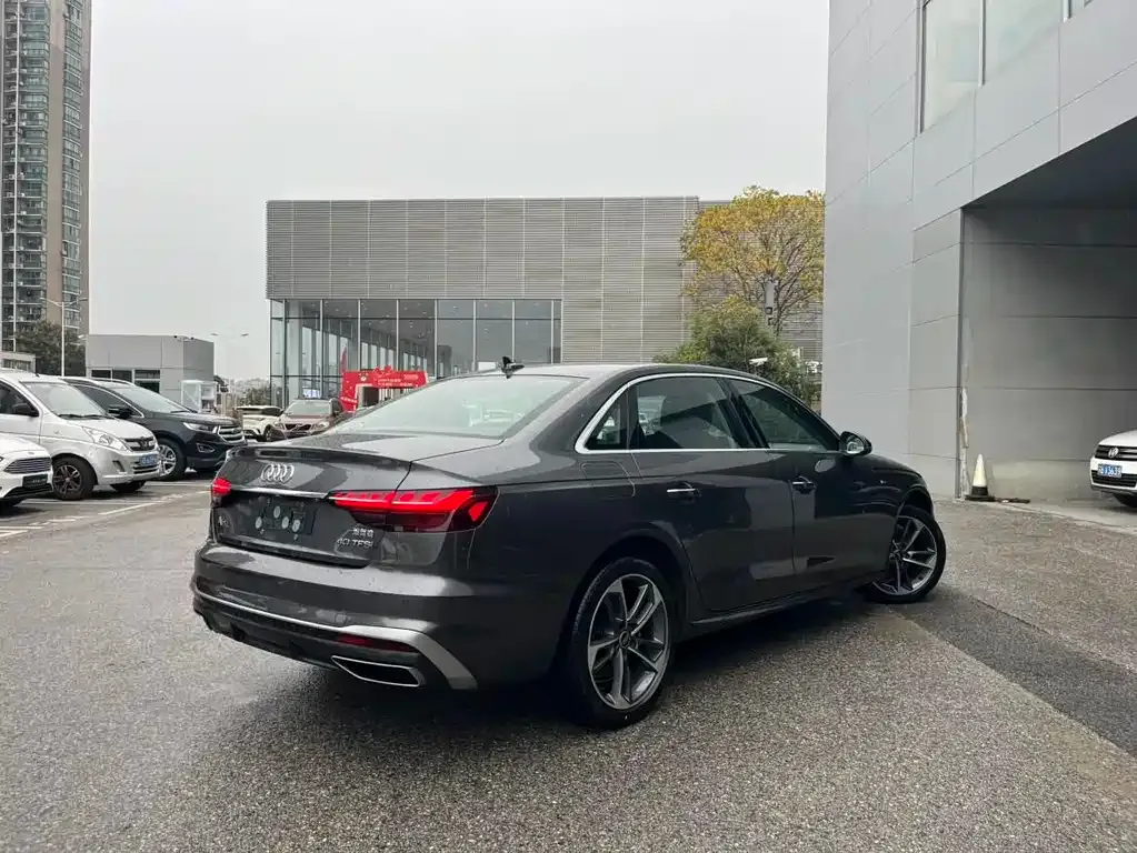 Audi A4L — фото 2