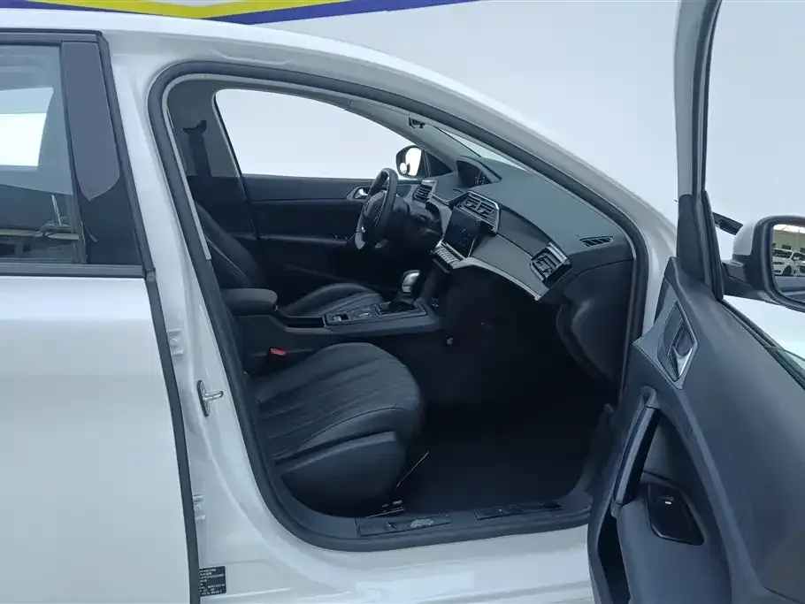 Peugeot 408 2023 из CN, фото 8