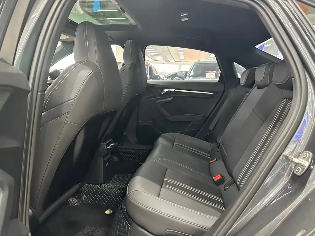 Audi A3 2023 из CN, фото 6