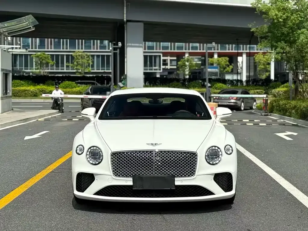 Bentley Continental 2023 из CN, фото 1