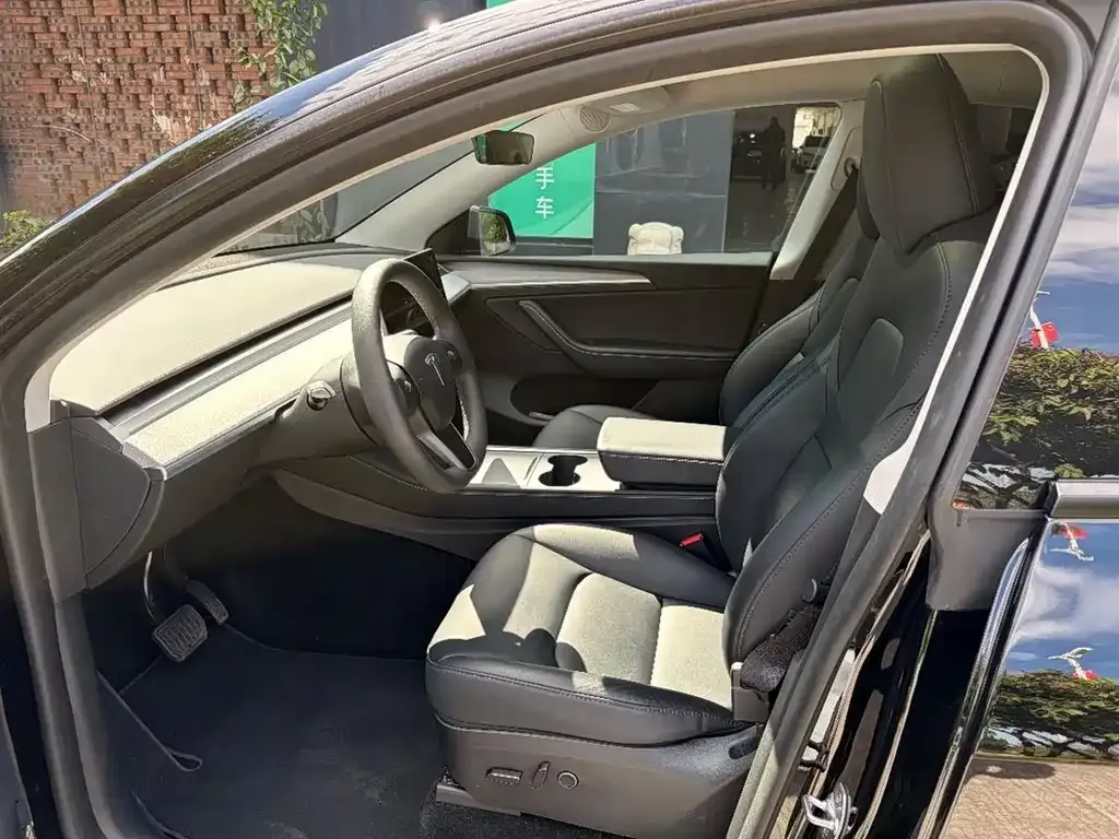 Tesla Model Y — фото 7