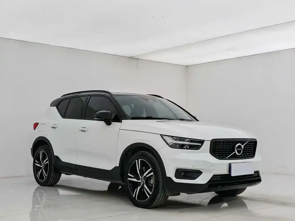 Volvo XC40 — фото 2