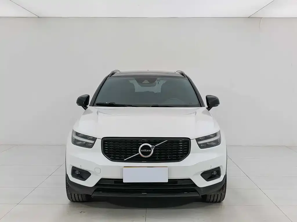 Volvo XC40 — фото 3