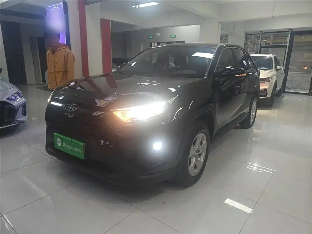 Toyota RAV4 2024 из CN, фото 1