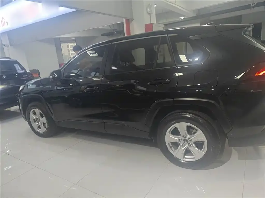 Toyota RAV4 2024 из CN, фото 5