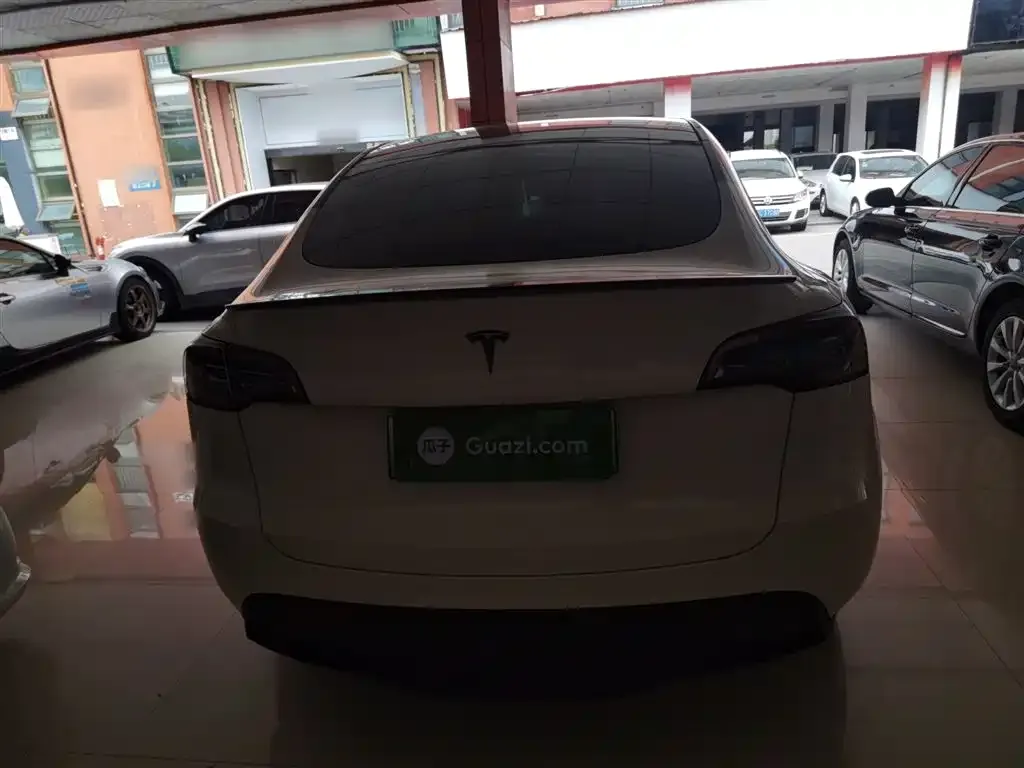 Tesla Model Y — фото 6