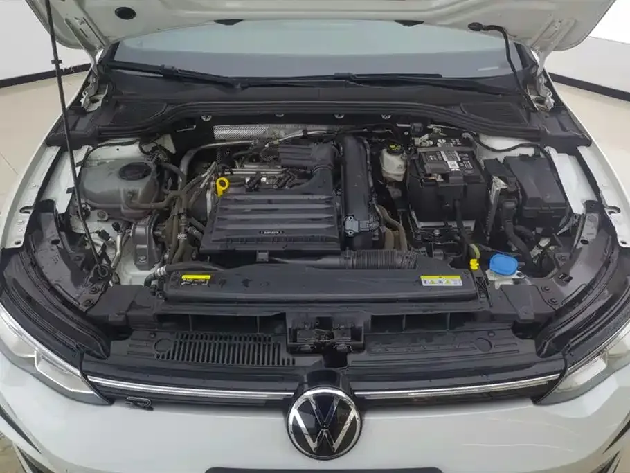 Volkswagen Golf 2023 из CN, фото 10