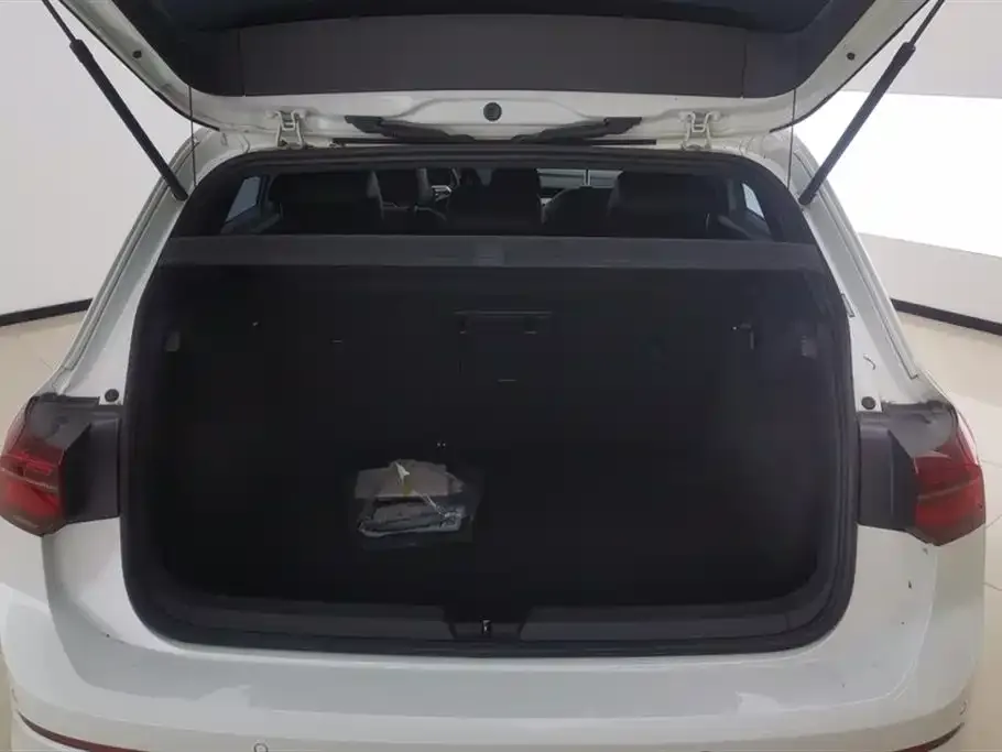 Volkswagen Golf 2023 из CN, фото 4