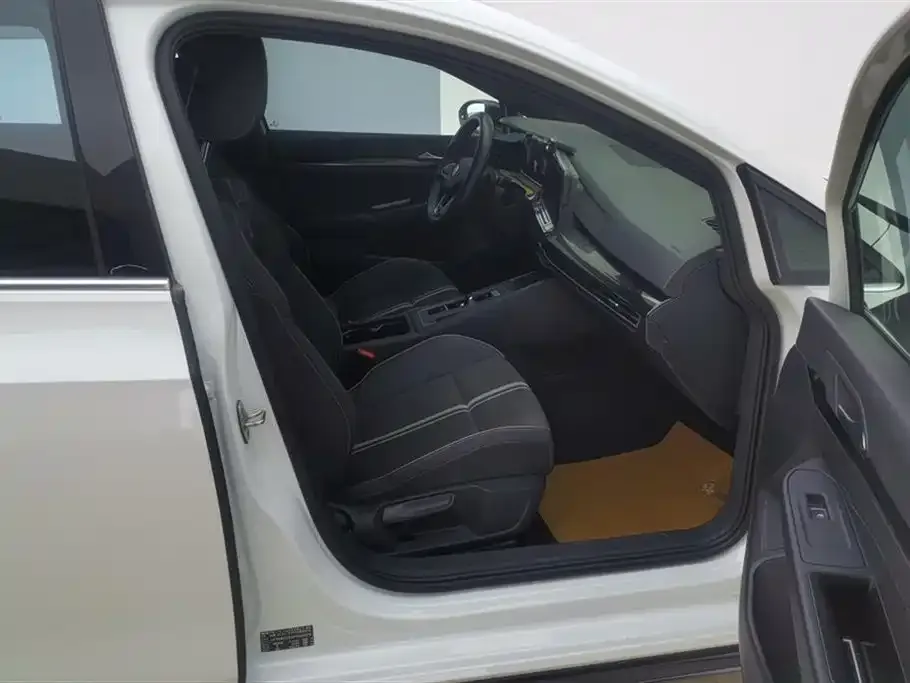 Volkswagen Golf 2023 из CN, фото 8
