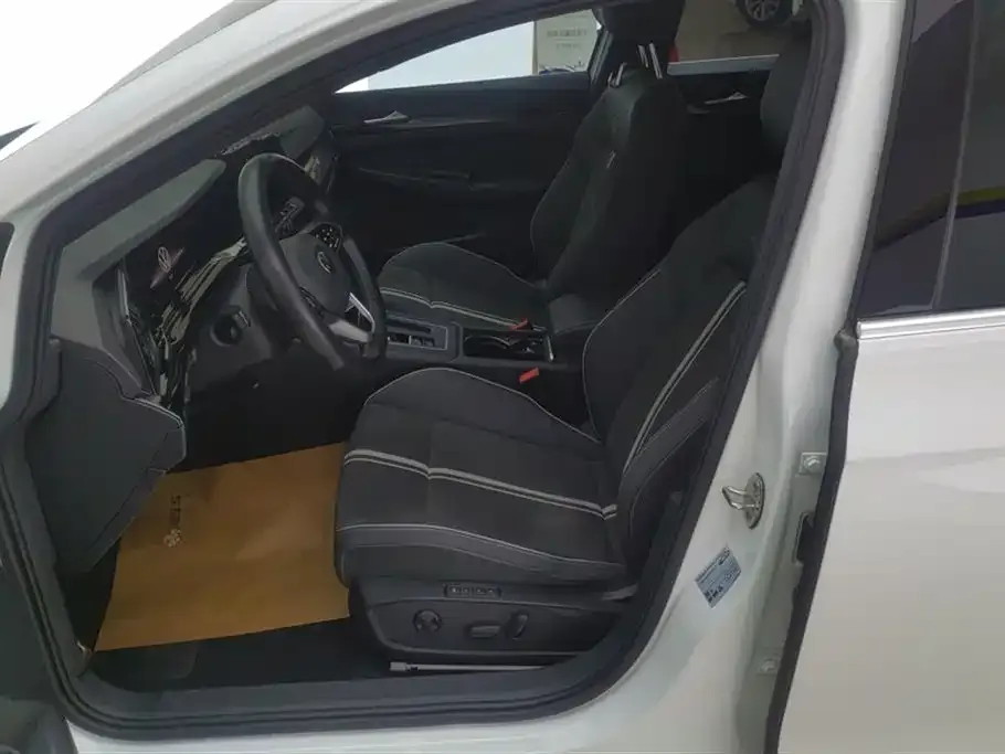 Volkswagen Golf 2023 из CN, фото 9