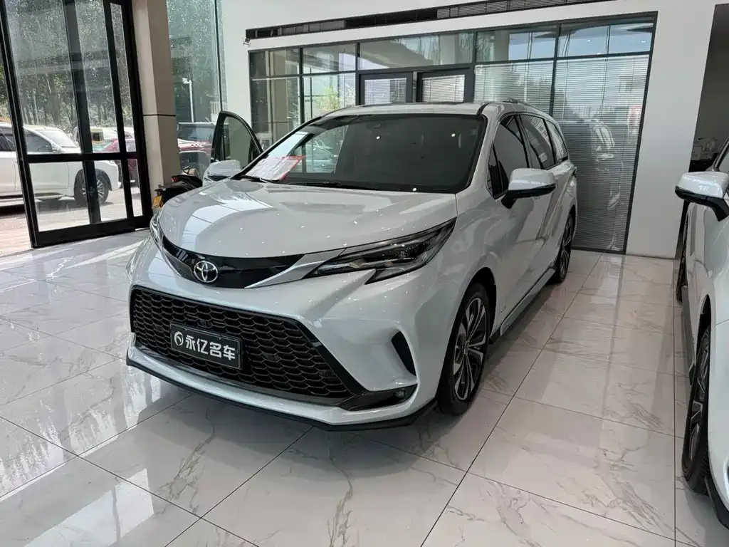 Toyota Granvia 2023 из CN, фото 4