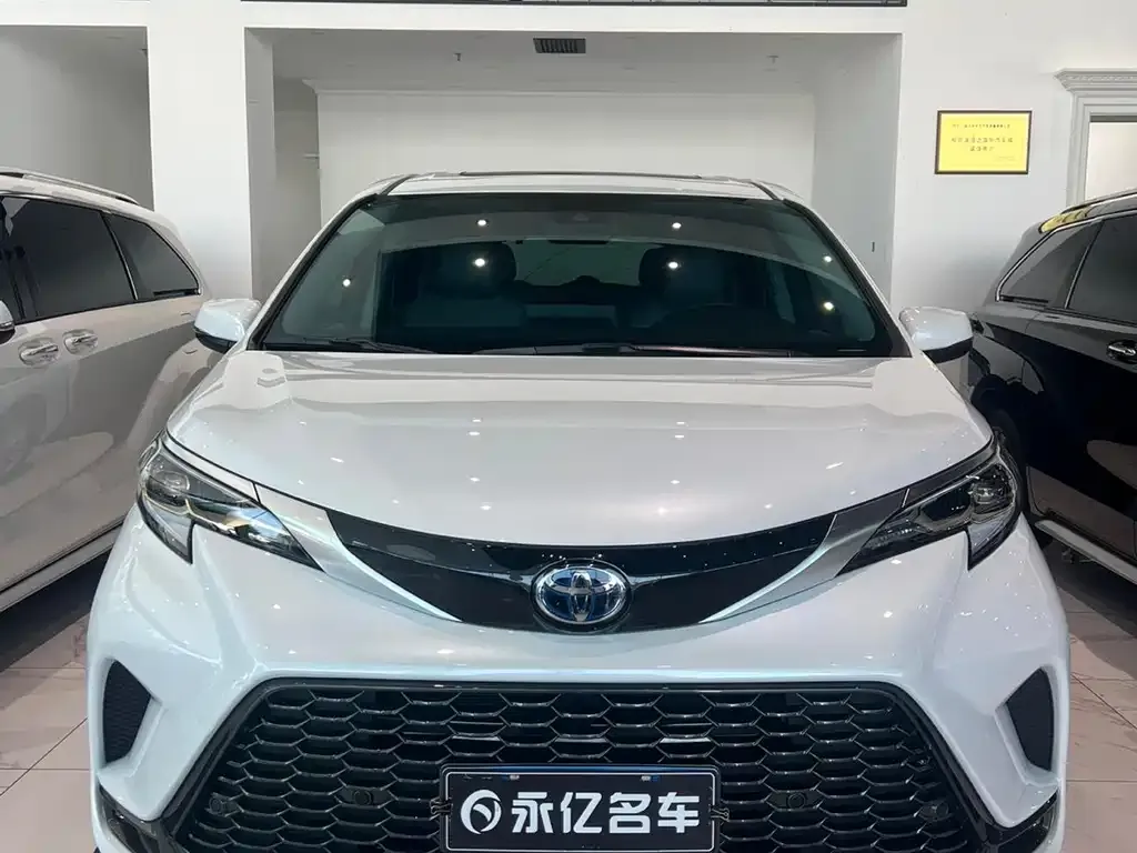 Toyota Granvia 2023 из CN, фото 6