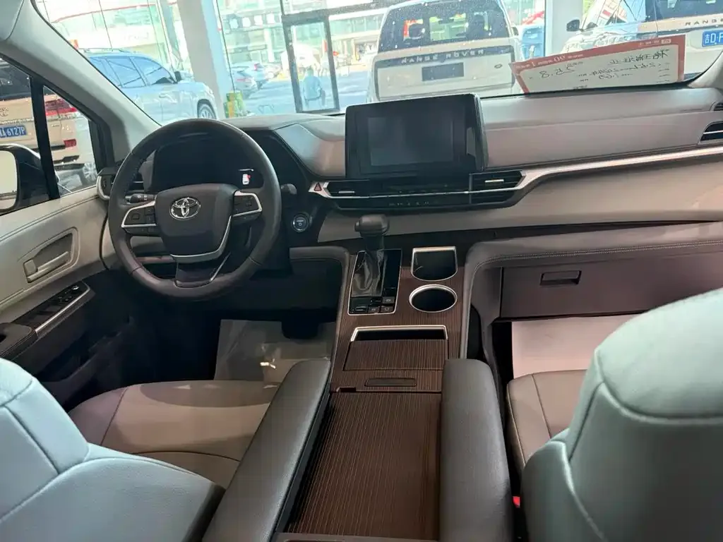 Toyota Granvia 2023 из CN, фото 8