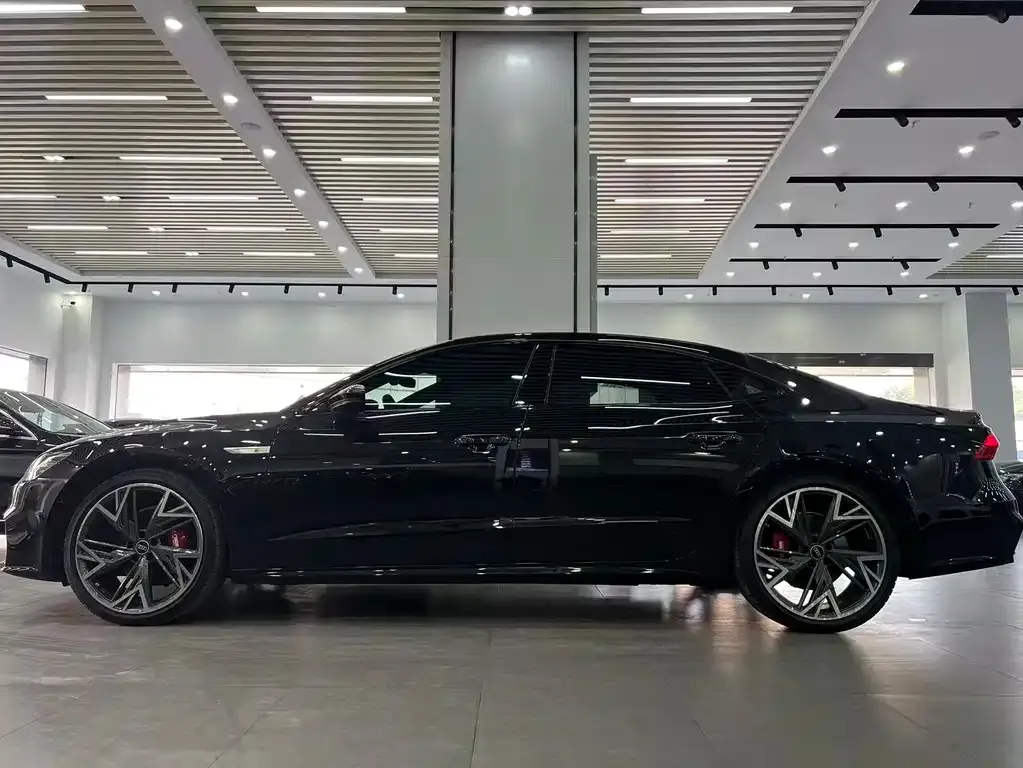 Audi A7L 2023 из CN, фото 3