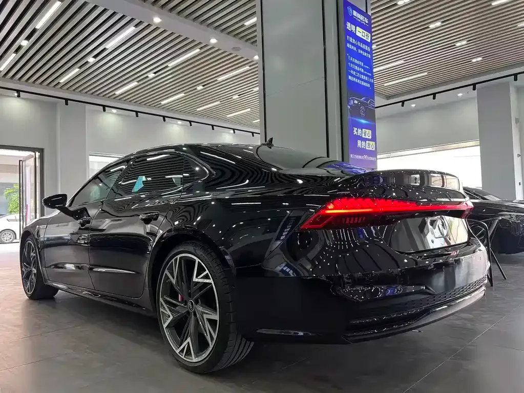 Audi A7L 2023 из CN, фото 4