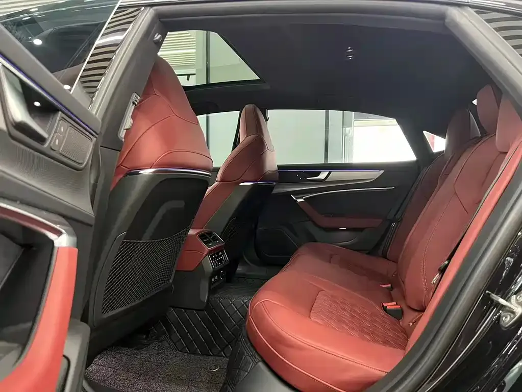 Audi A7L 2023 из CN, фото 9