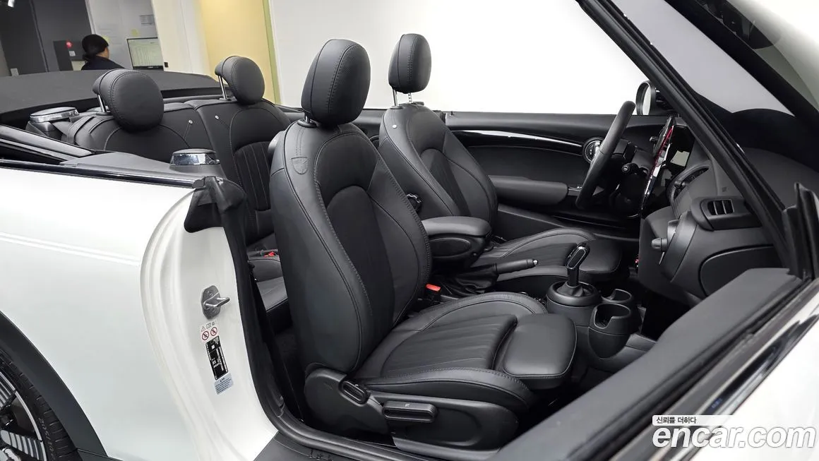 Mini Cooper Convertible 2023 из KR, фото 10