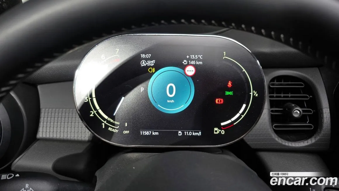 Mini Cooper Convertible 2023 из KR, фото 8